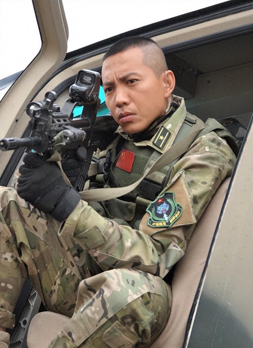 谷智鑫:坚强男人的人生之路 谷智鑫是一位演艺圈的闪耀之星,他的人生