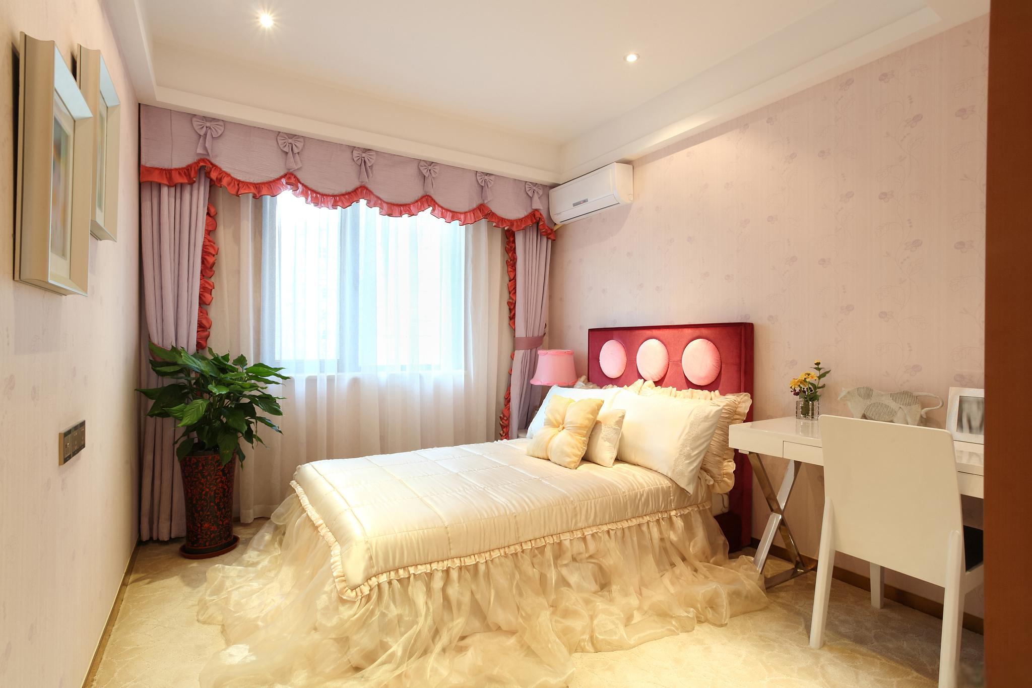 浪漫而温馨的夫妻卧室设计方案 浪漫而温馨的夫妻卧室是一个让夫妻们