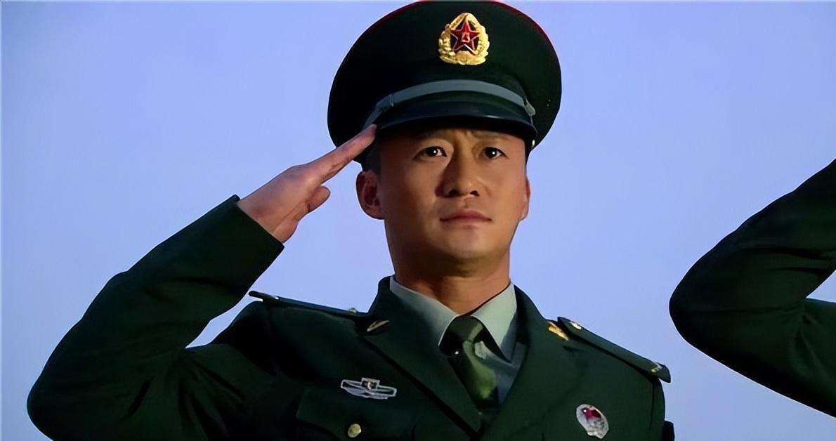吴京军装照引发争议 吴京发布军装照片引发争议,虽然从法律角度来看并