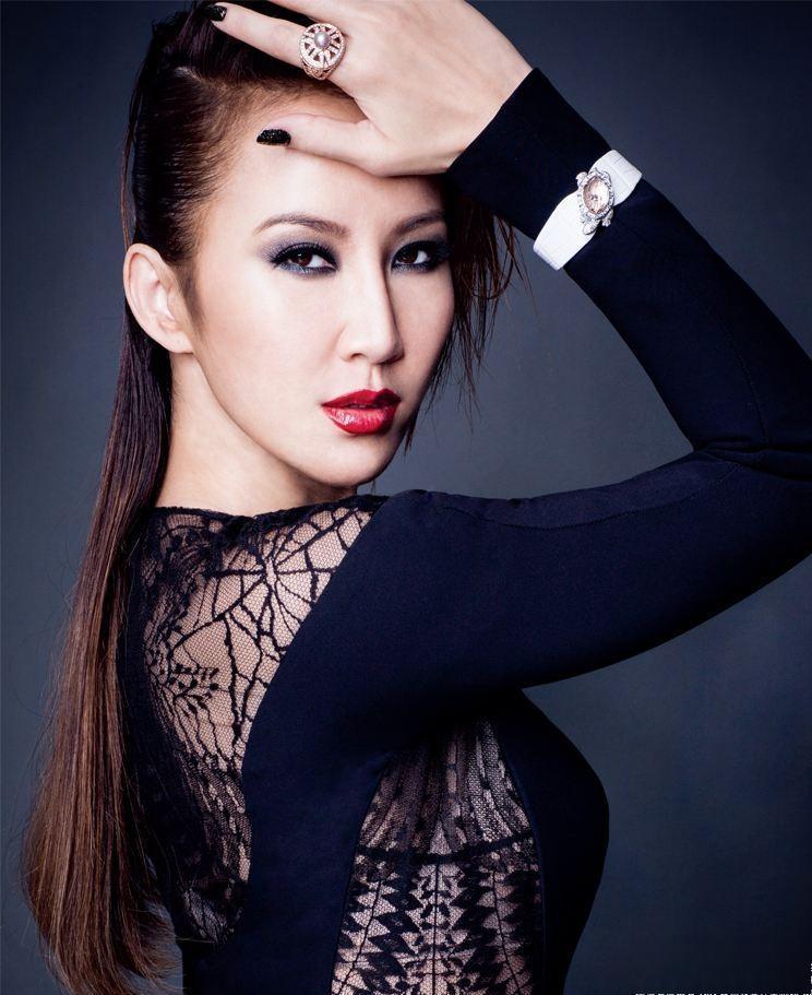 华语歌坛巨星coco李玟离世 中国乐坛巨星李玟因抑郁症自杀离世,她的