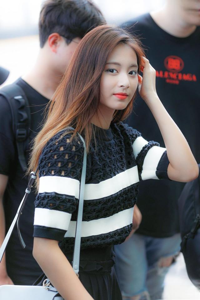 twice子瑜素颜美貌 韩国人气女团twice,中国台湾籍成员周子瑜,凭借