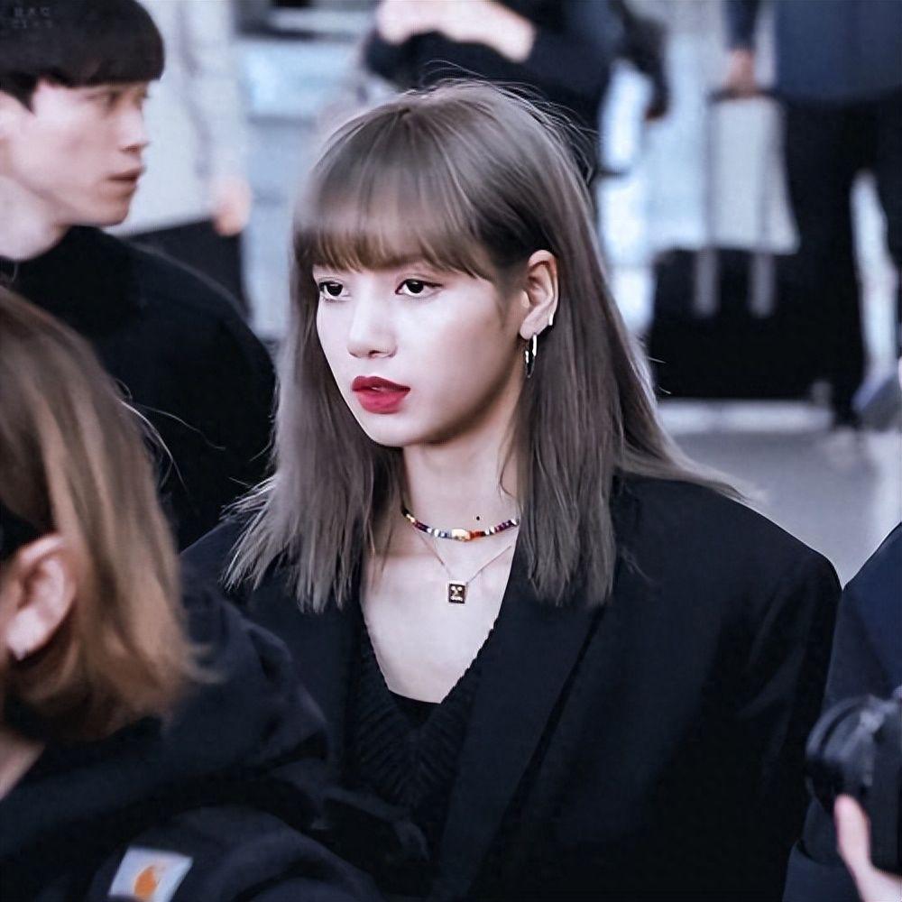 lisa勇闯疯马秀引发网友热议 全球人气女歌手lisa参加法国"疯马秀"