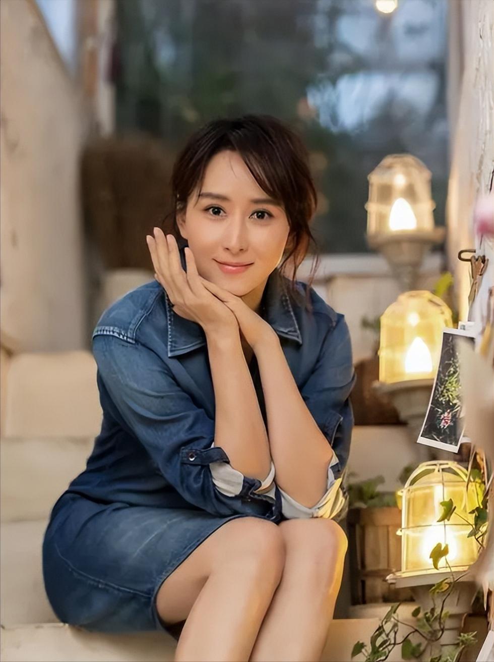 胡静与富豪老公罕见同框!