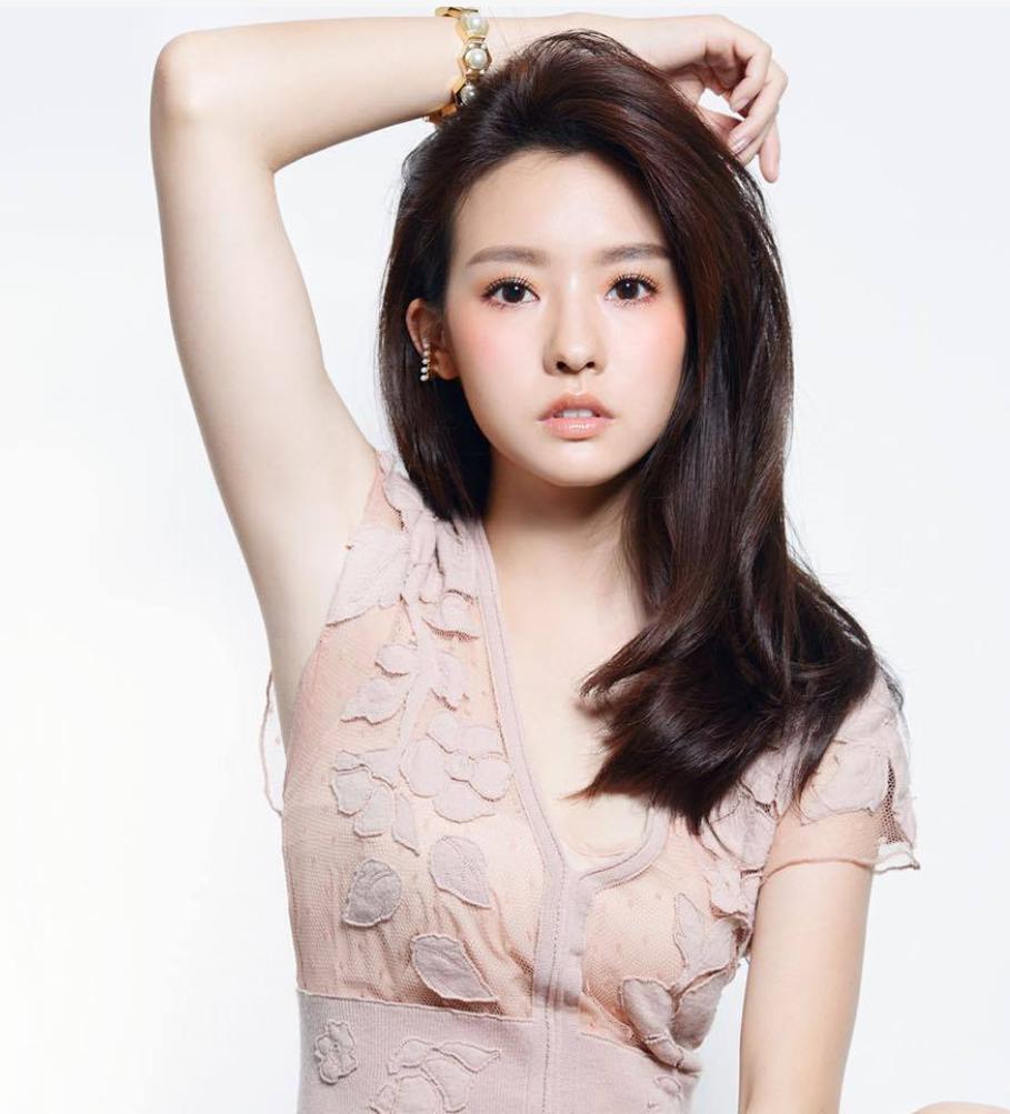 吴克群分手:恋情就是临时合约 吴克群官宣与小13岁女友陈语安分手