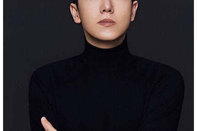 冯硕:追梦之路 冯硕,央视综合频道的知名主持人,被誉为"青年版白岩松"