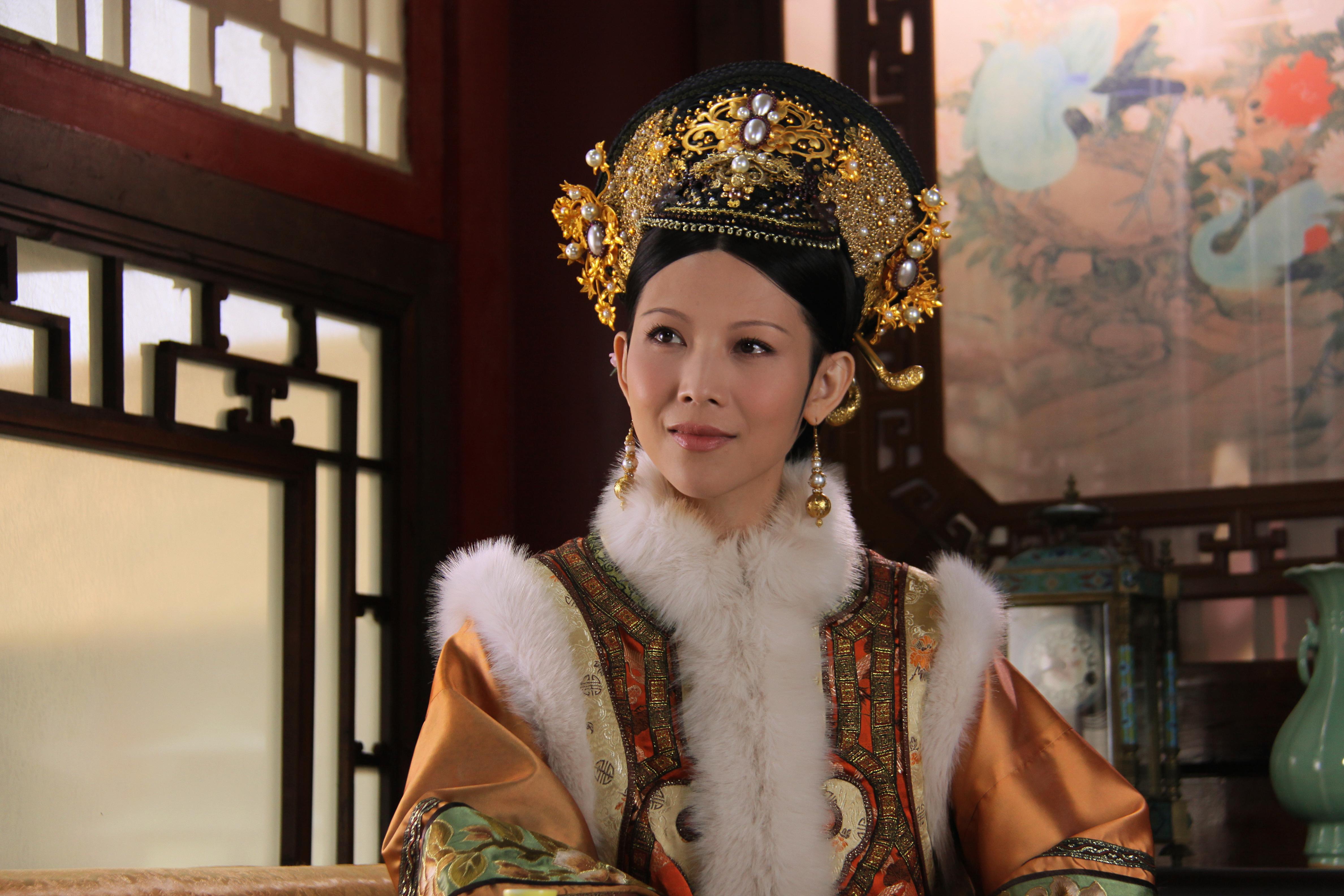 斓曦:沈眉庄的扮演者 斓曦是一位具有深厚戏剧素养和演技的女演员,她