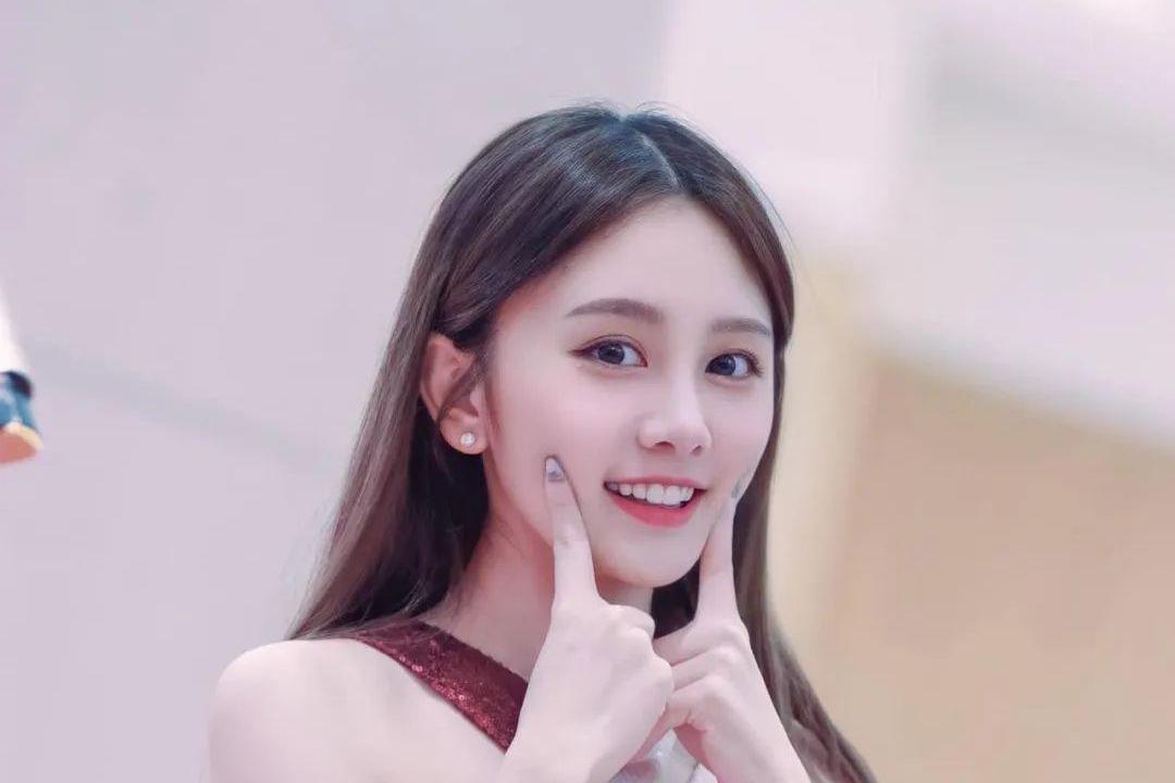 乐天女孩李若潼:青春靓丽的啦啦队女孩 乐天桃猿的啦啦队乐天女孩