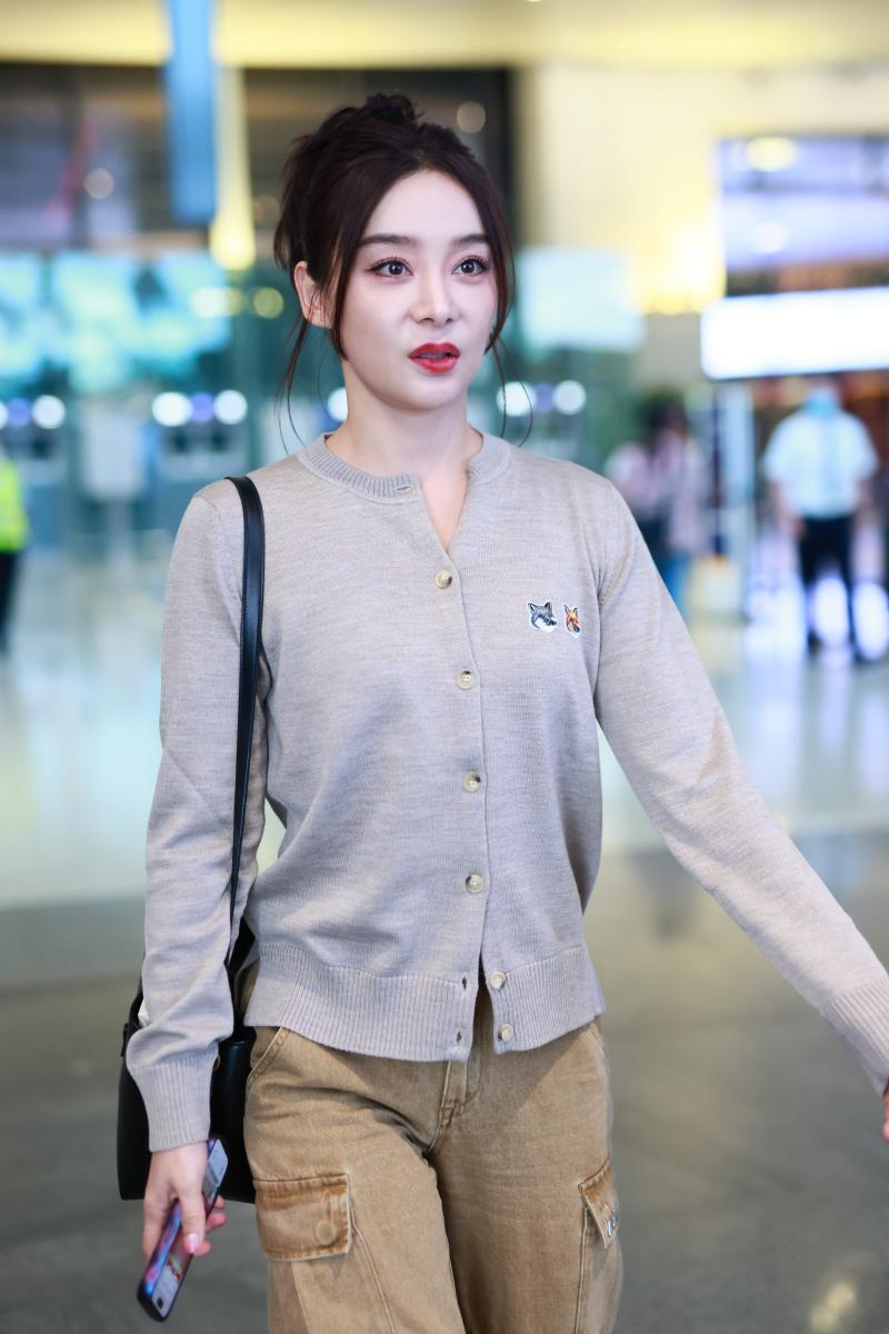 袁姗姗:身材绝了,性感魅力让人心动 袁姗姗,中国大陆女演员,毕业于