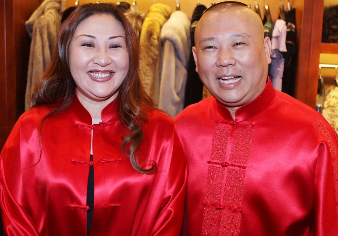 王惠看郭德纲演出遭嘲讽,身形暴涨需要人搀扶,粉丝打招呼不理会.