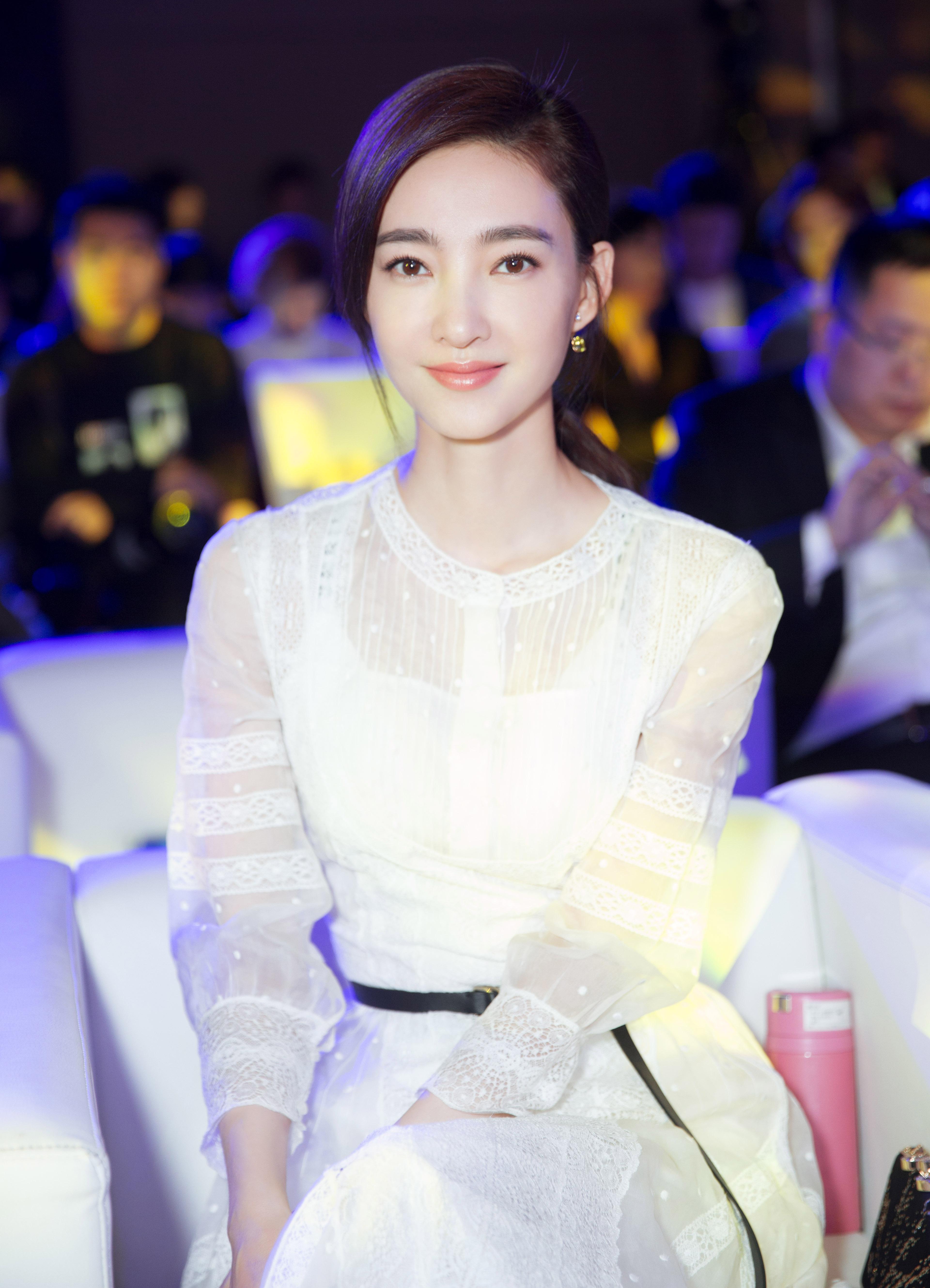 王丽坤:演技与外貌并重 王丽坤以其出色的演技和迷人的外貌吸引了无数