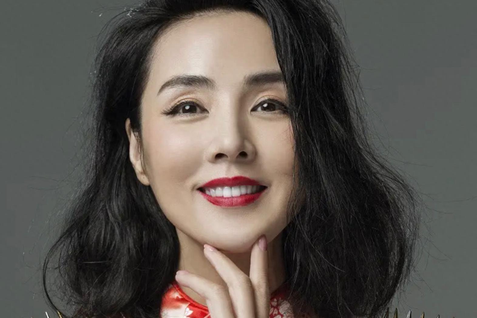 姜宏波:50岁活得干净洒脱 姜宏波是一个非常低调且有实力的女演员