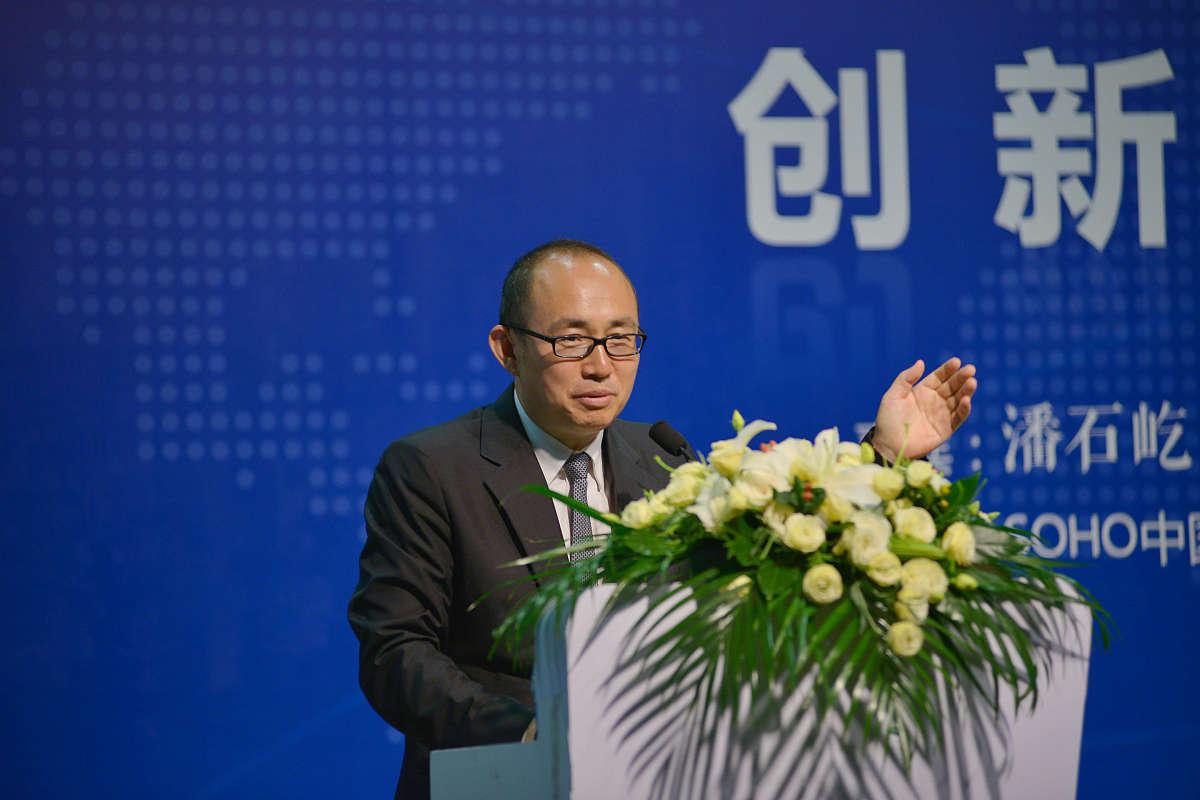 潘石屹:勇气和坚韧 潘石屹,中国房地产大亨,曾经的亿万富翁,他的成功