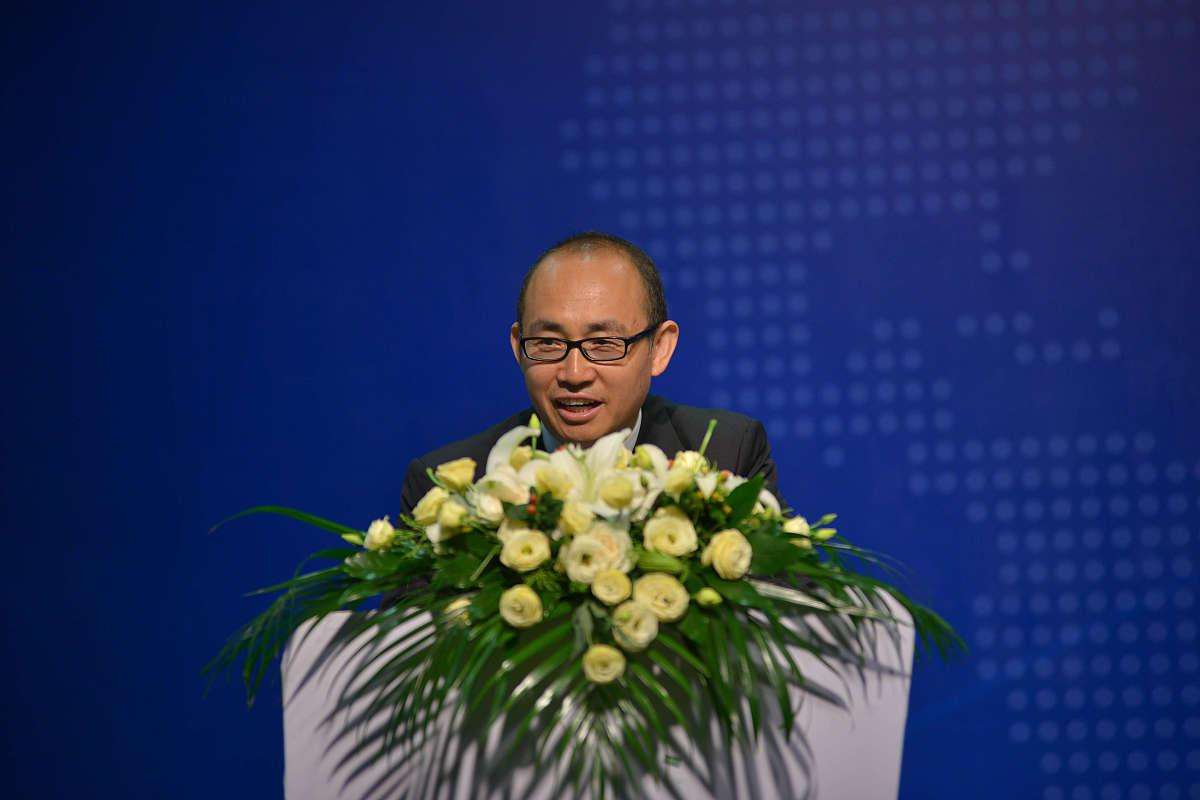 潘石屹:勇气和坚韧 潘石屹,中国房地产大亨,曾经的亿万富翁,他的成功