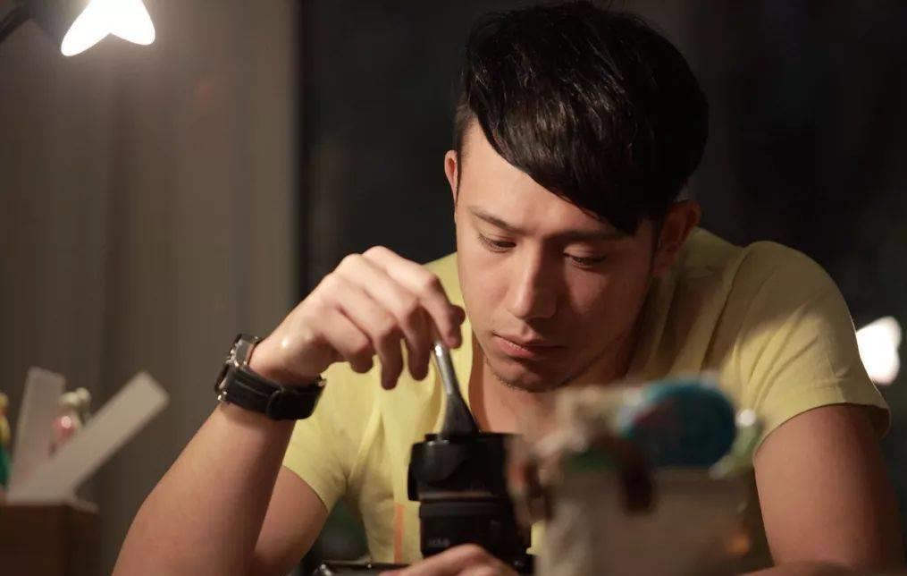 张致恒:卖妻借钱事件 张致恒因卖妻借钱而引发广泛争议,他的行为受到