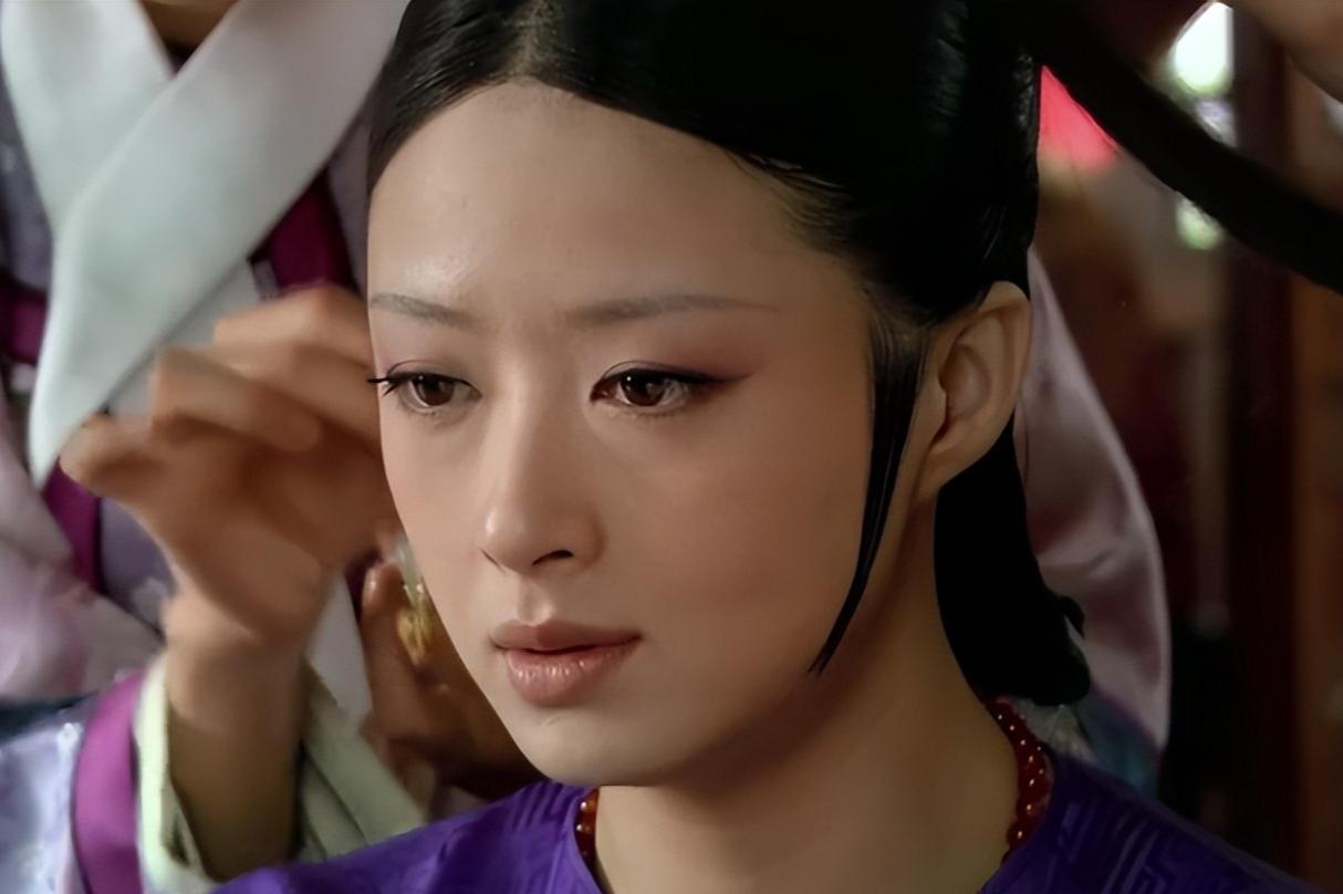 《甄嬛传》:小福子的心气儿 小福子是《甄嬛传》中的一个下人角色,她