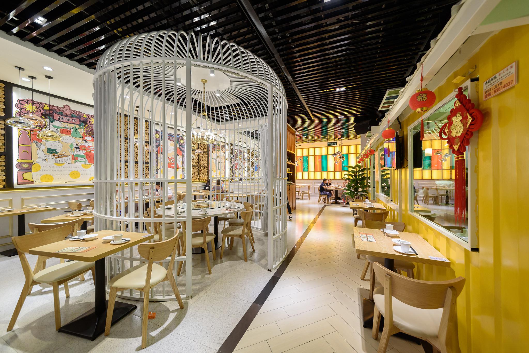 港式茶餐厅设计要注重表达香港街头文化,合理利用空间,简约风格和多