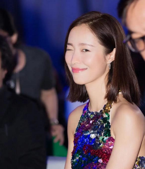 江一燕:光彩与阴影 江一燕,一位演艺生涯长达21年的女演员,曾和数位