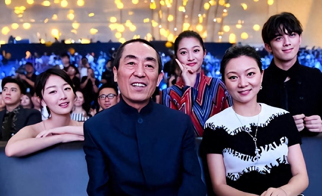 巩俐爆出张艺谋和陈婷"丑闻" 备受公众赞誉和熟知的巩俐,在一档电视