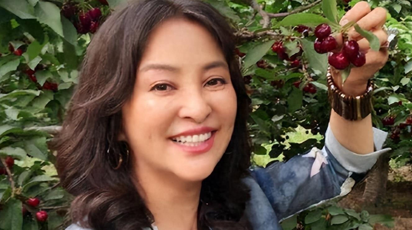 李勤勤:三嫁外国人的背后 李勤勤在一次节目中坦率地表达了自己的内心