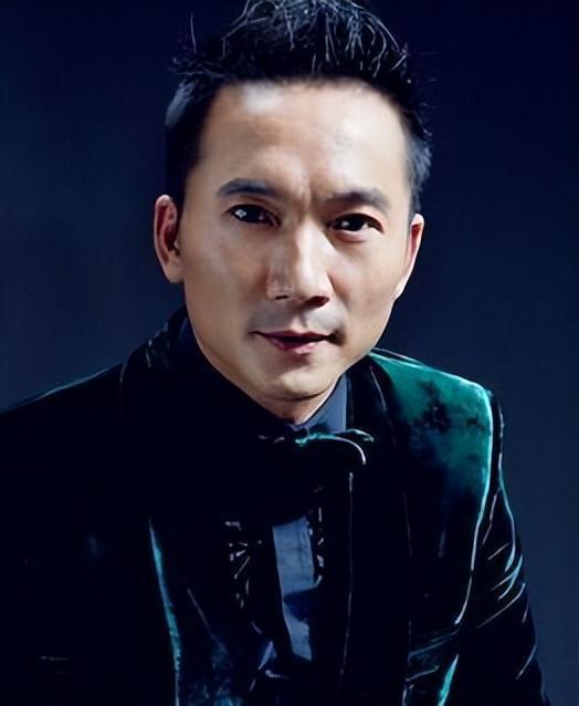 邹兆龙:我不是周星驰的对手 邹兆龙是著名的影视演员,他虽然会点功夫