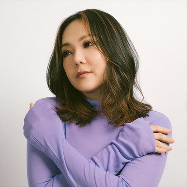 姐妹花卫兰卫诗离巢 香港歌手卫兰以及双胞胎妹妹卫诗离开华纳唱片