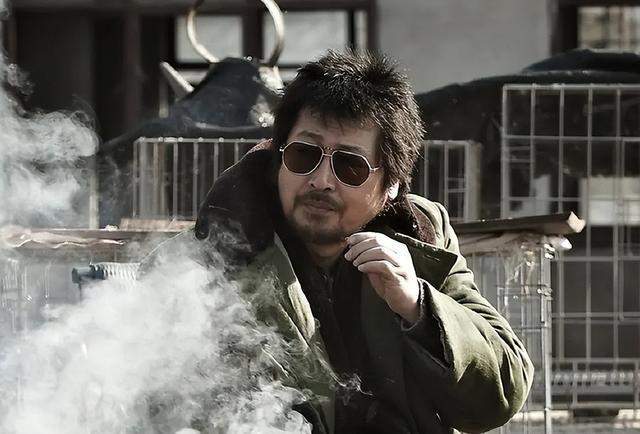 金允石:韩国男演员 金伦奭,韩国男演员,1988年出道,活跃于话剧舞台