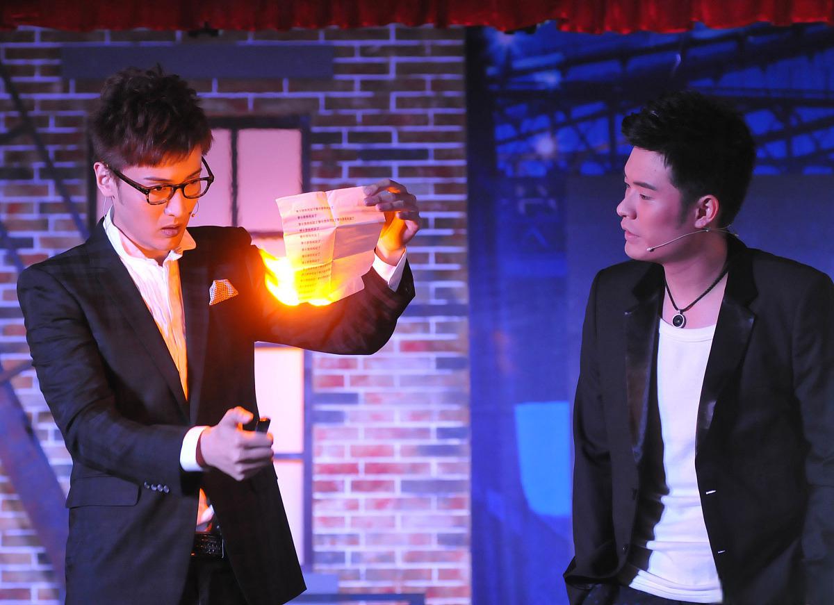 爱情公寓飞跃创界山是第三季的第21集和第22集,曾小贤为了帮助诺澜