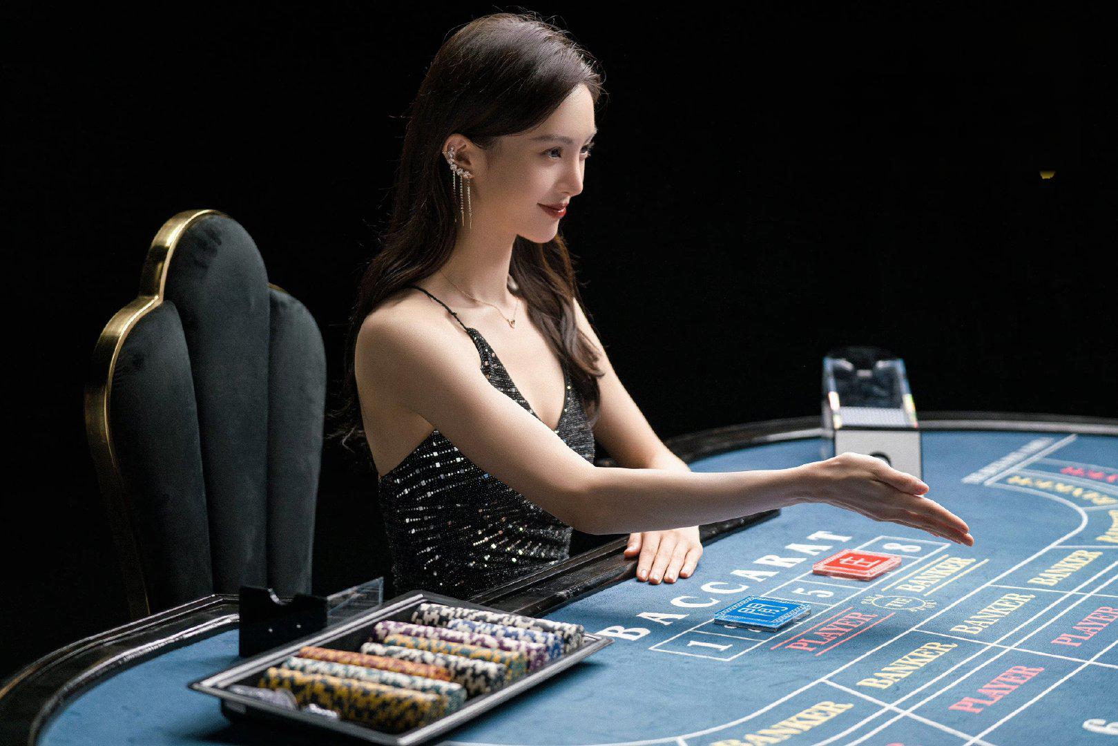 金晨在《孤注一掷》中的删减镜头 金晨在《孤注一掷》中饰演的梁安娜