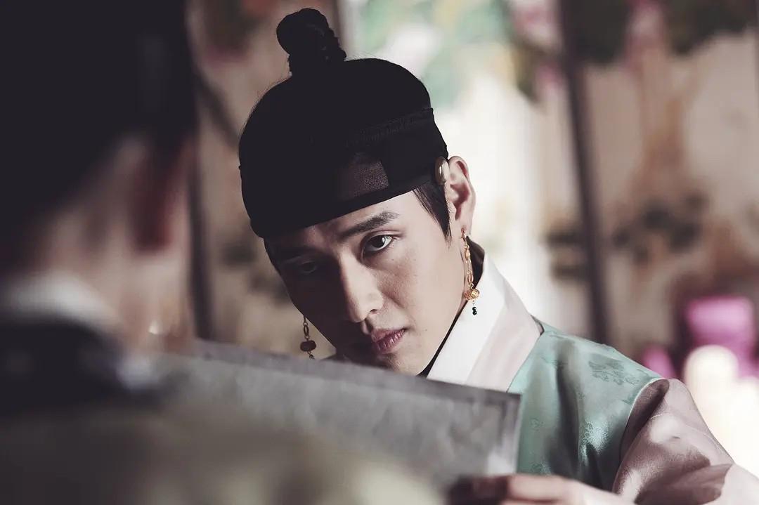 《纯真时代》:欲望与纯真的交织 《纯真时代》是一部以朝鲜李氏王朝的