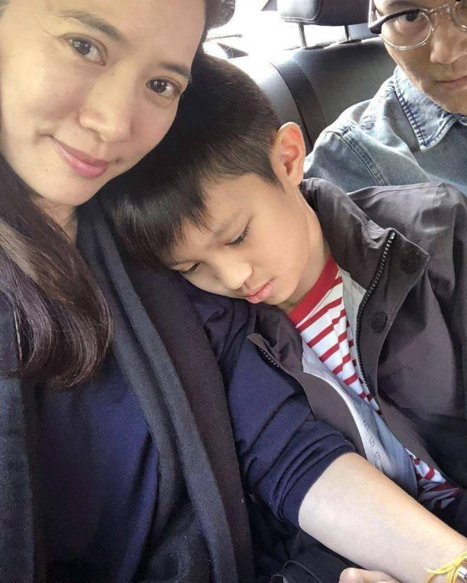 袁咏仪16岁儿子公开辱国 张慕童,张智霖和袁咏仪的儿子,16岁,公开辱国