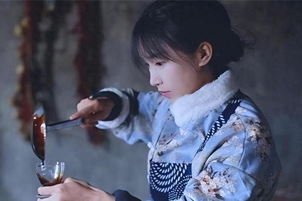 李子柒:复出之路 备受瞩目的网络红人李子柒宣布复出,人们开始对她的
