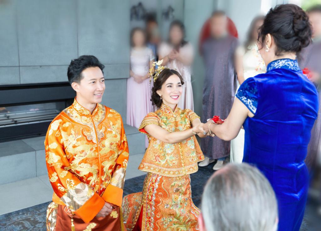 卢靖姗马尔代夫度假 卢靖姗在马尔代夫度假,晒出一组照片,与丈夫韩庚