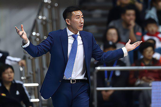 北京女篮主教练:新赛季全力以赴 北京首钢女篮12日在京举行媒体公开课