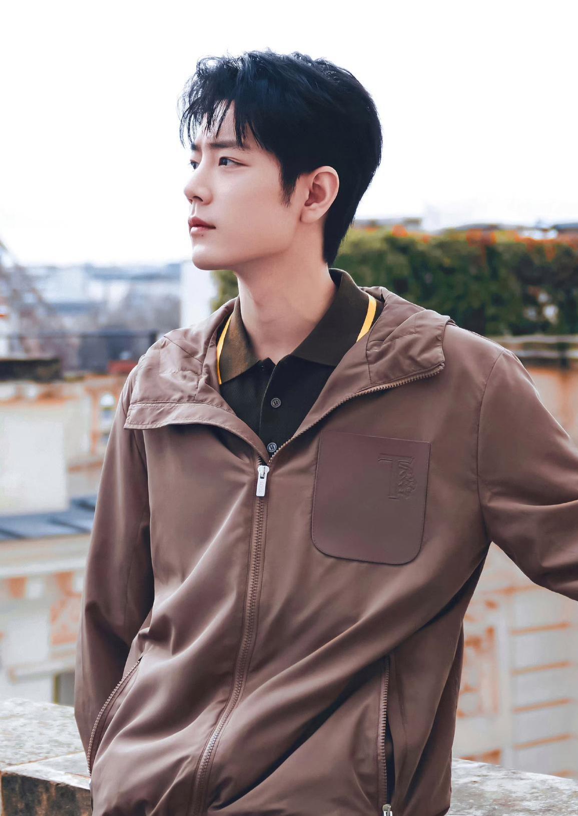 肖战:四部上星剧 肖战是备受瞩目的男艺人,他的流量,颜值和作品是他