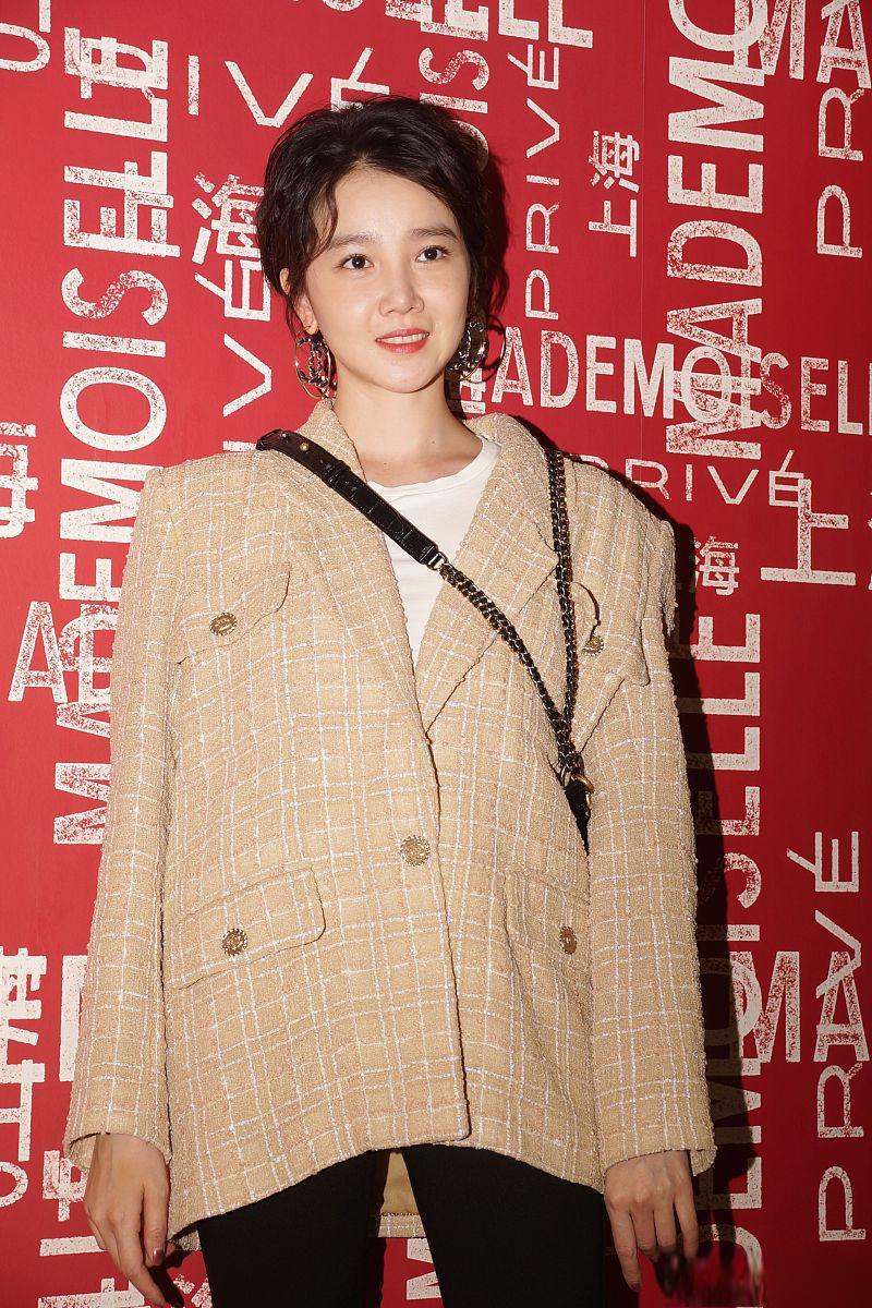 被淘汰后走红 陈小纭因身材丰满被国家游泳队淘汰,无奈之下进入娱乐圈