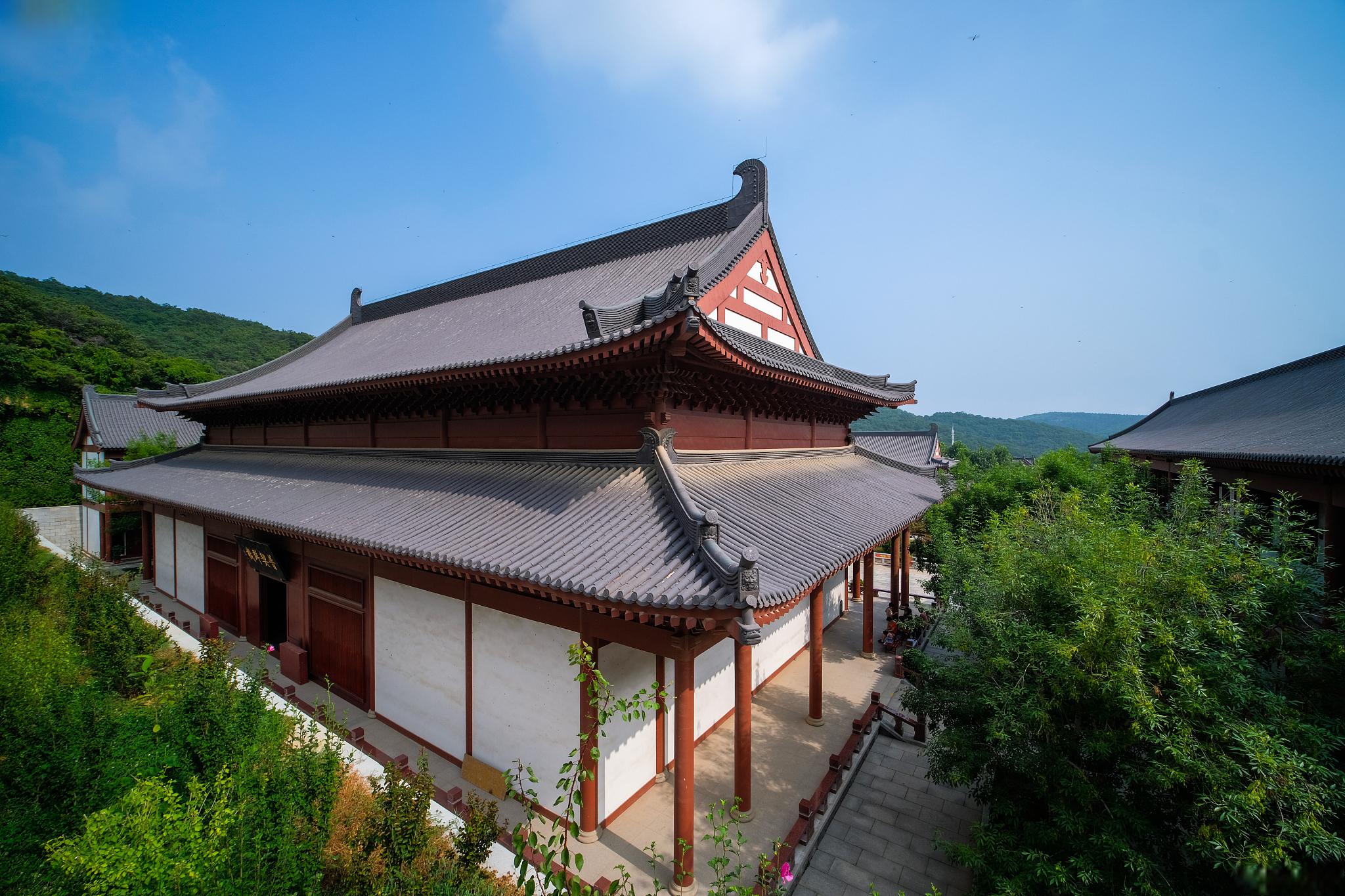 大明山旅游攻略 大明山是浙江省临安市的一座著名山峰,以其秀丽的自然