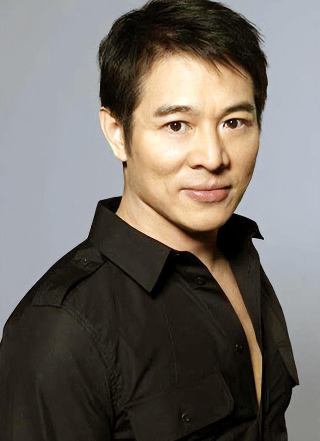 周比利谈李连杰 周比利是知名的影视演员,90年代曾在《精武英雄》中