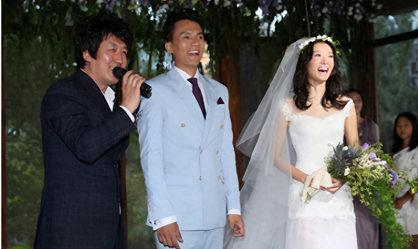 宋宁峰妻子张婉婷炮轰前妻齐溪 宋宁峰的现任妻子张婉婷在微博狂风
