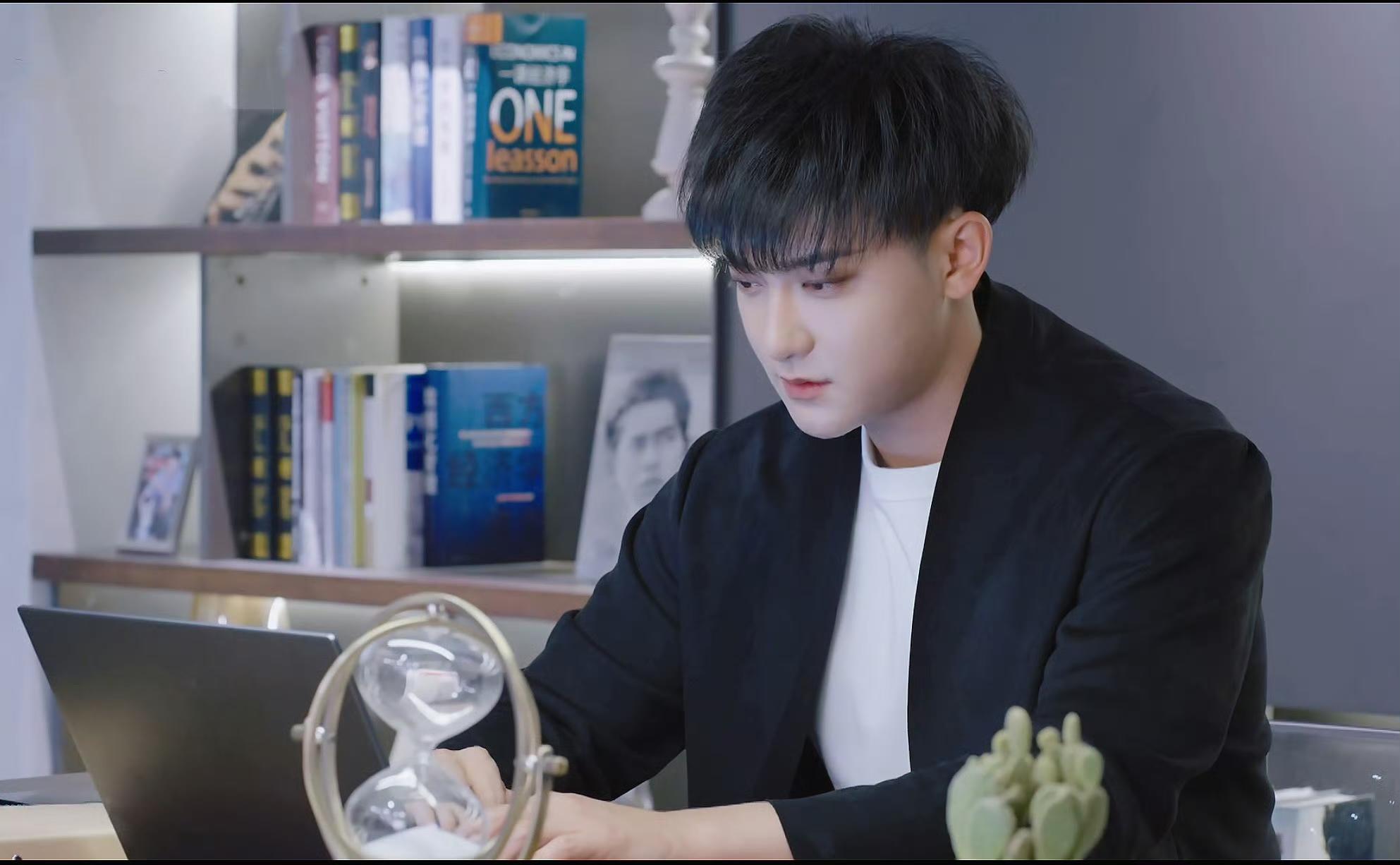 《甜蜜的你》:甜宠剧开播 电视剧《甜蜜的你》由黄子韬,王鹤润主演