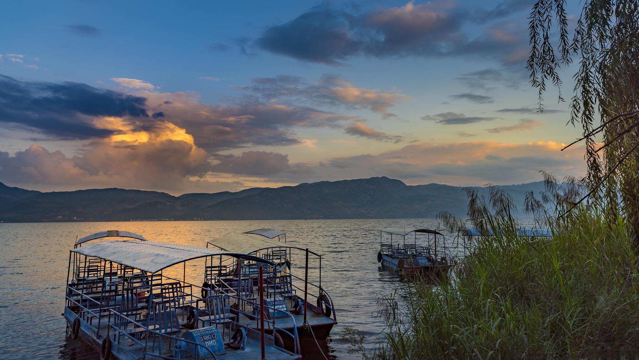 南滇池沙滩旅游攻略 南滇池,位于中国云南省昆明市,是一个美丽而宜人