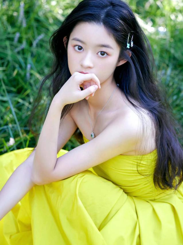 16岁美女黄杨细甜:崭露头角 黄杨细甜,00后新生代演员,出色的表演实力
