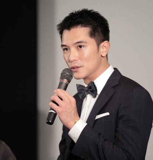 邱泽演技蜕变 邱泽在电影中饰演一个智力只有8岁的爸爸,演技得到认可