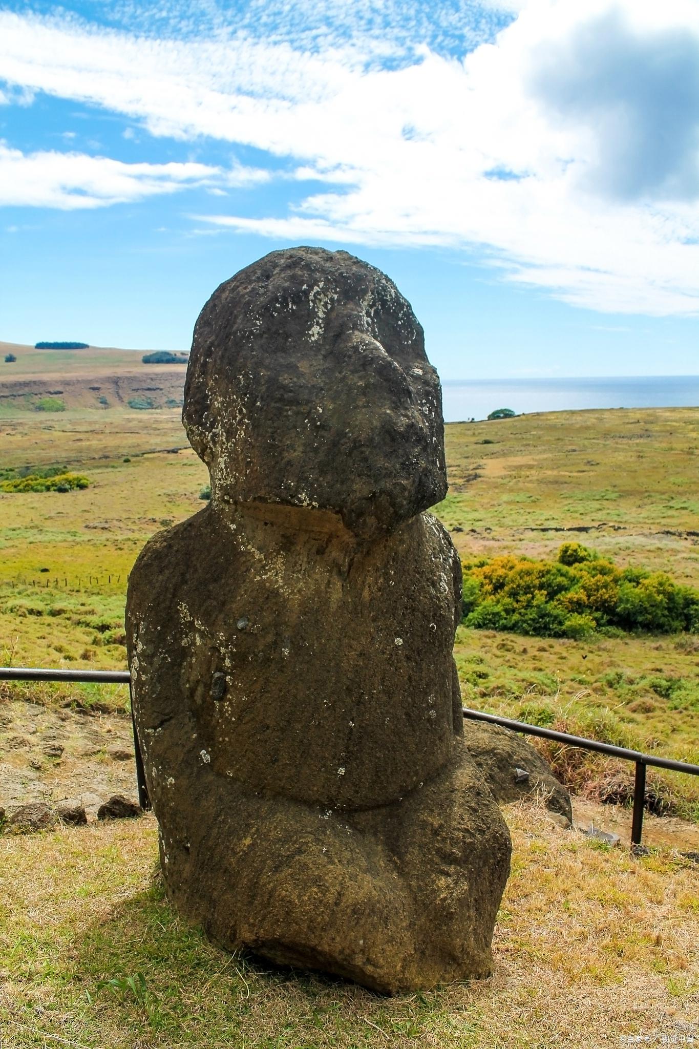 草原石人景区介绍 草原石人景区位于我国新疆维吾尔自治区伊犁哈萨克