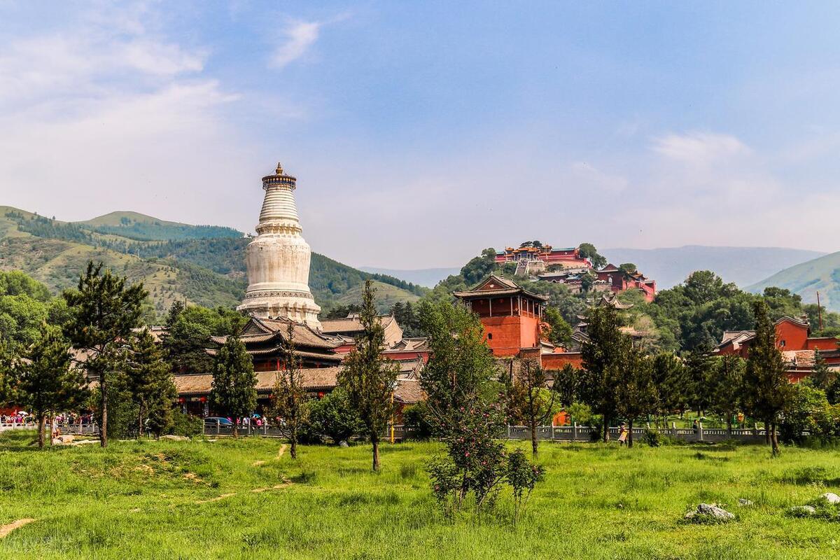 佛教文化的中心之一 五台山,又名"清凉山",位于中国山西省忻州市五台
