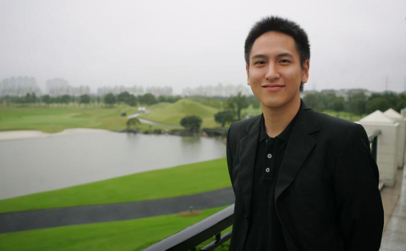 百亿富豪的传奇人生 汤珈铖是汤君年的儿子,汤君年是汤臣一品的创始人