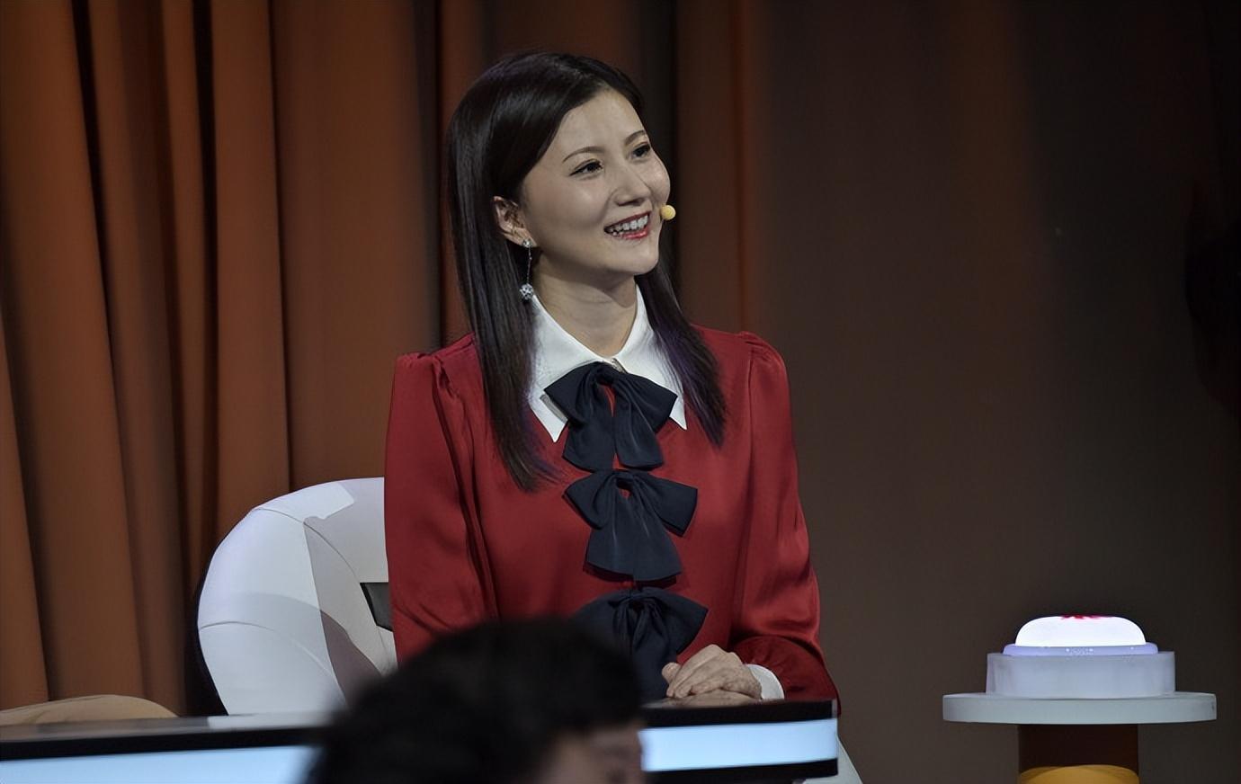 广东台女主持云菲:恩爱至今.@茶艺大师火哥推的动态