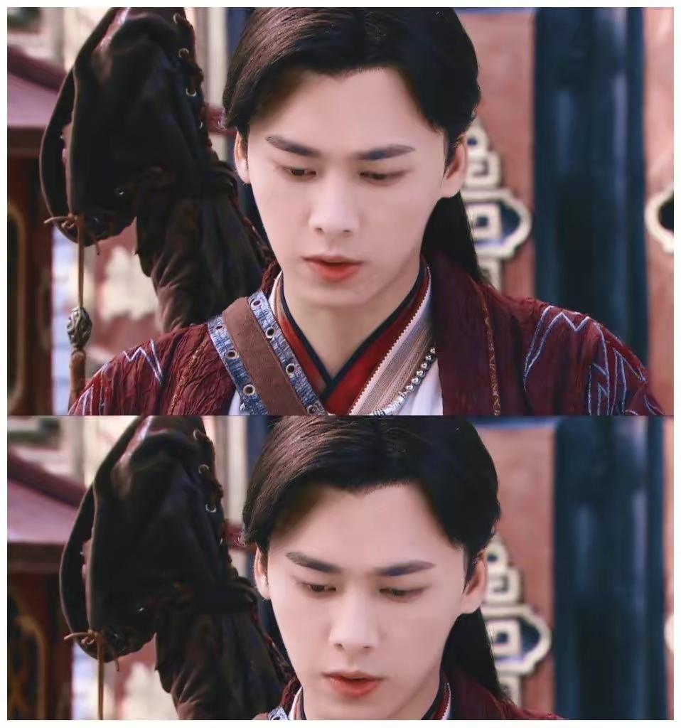 杨幂与李易峰的绯闻 杨幂与李易峰因《古剑奇谭》合作而被传绯闻,两人