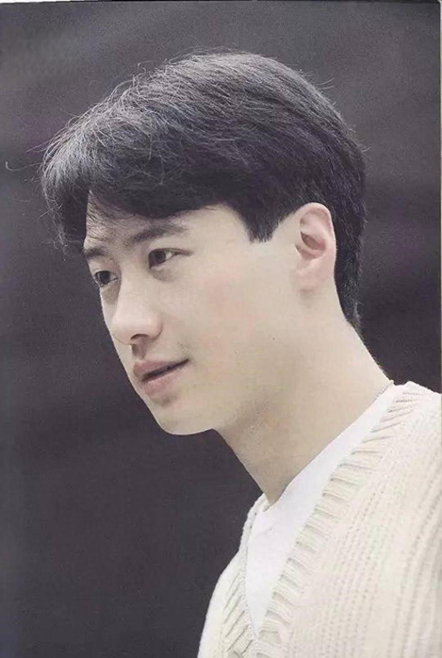 黎明的"天王嫂"阿wing 黎明的二婚对象阿wing,比黎明小19岁,曾是模特