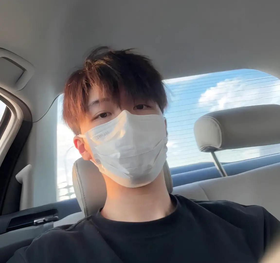 网红欧尼熊表态出轨前男友 欧尼熊和前女友"可心"偷情,欧尼熊向前女友