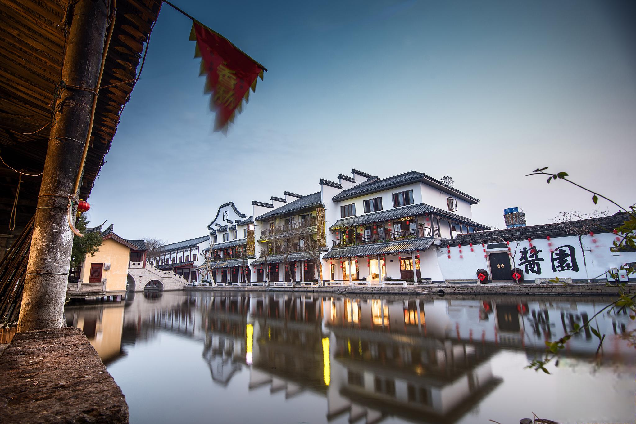 安昌古镇,时光的见证 安昌古镇,坐落在中国浙江省绍兴市,是一颗被时光